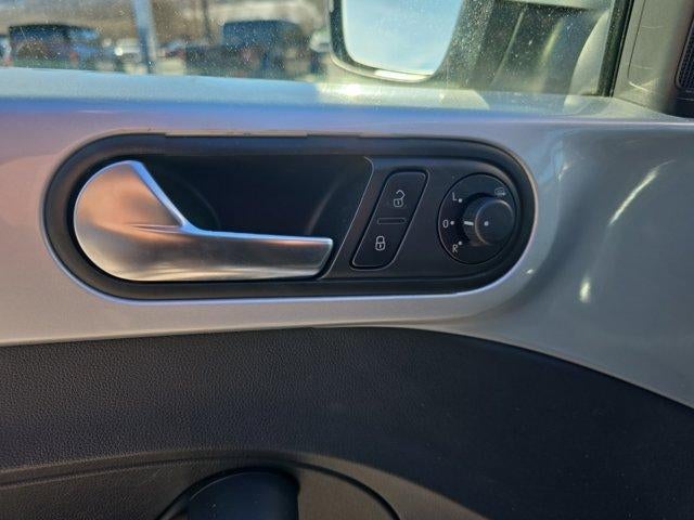 2012 Volkswagen Beetle 2dr Cpe Auto 2.5L PZEV