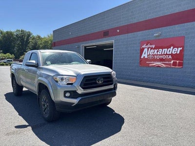 2022 Toyota Tacoma 4WD 4WD SR5 Access Cab 6' Bed I4 AT (Natl)