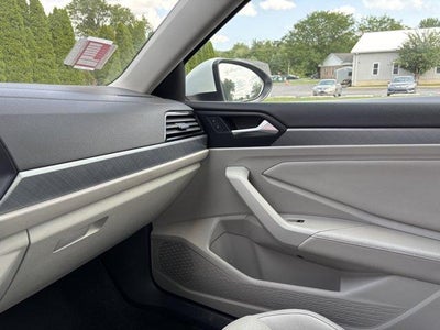 2024 Volkswagen Jetta SE Auto