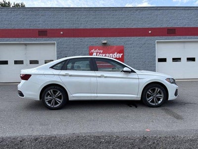 2024 Volkswagen Jetta SE Auto