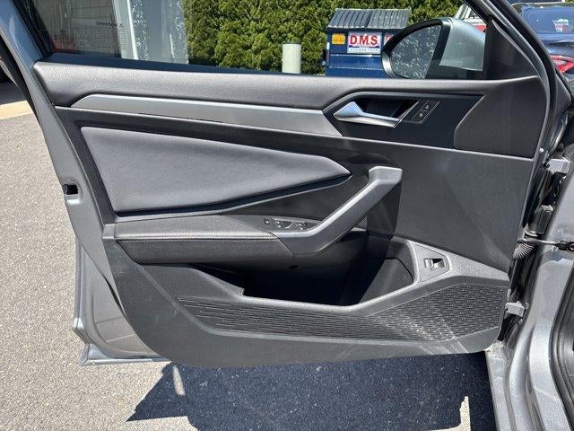 2025 Volkswagen Jetta SE Auto