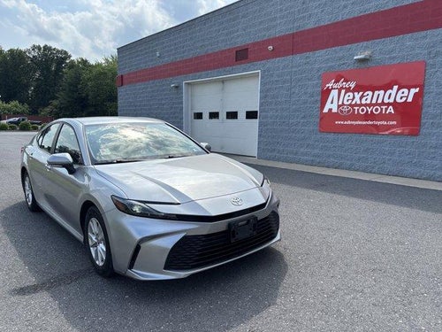 2025 Toyota Camry LE (SE)