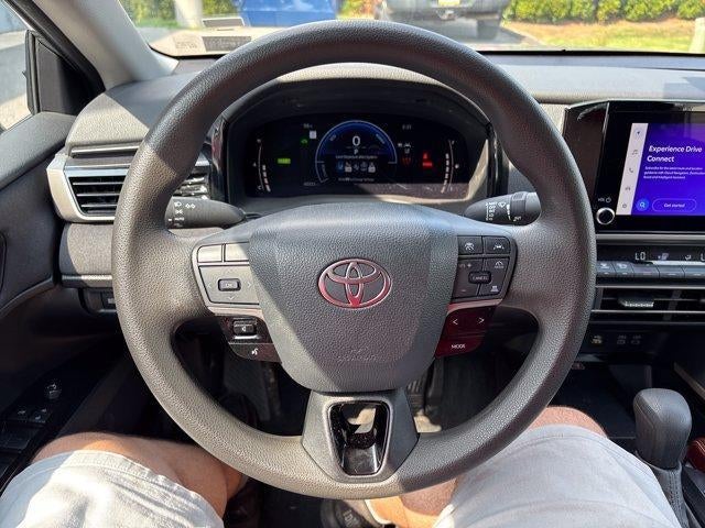 2025 Toyota Camry LE (SE)