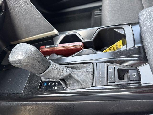 2025 Toyota Camry LE (SE)