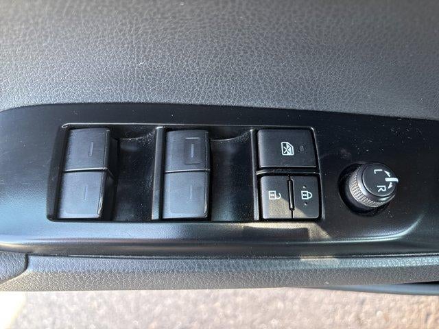 2025 Toyota Camry SE (SE)