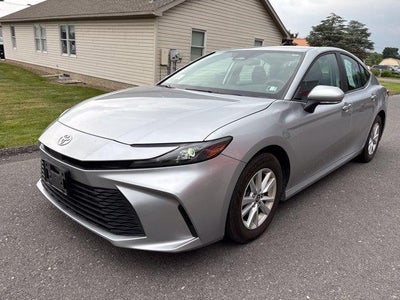 2025 Toyota Camry LE (SE)