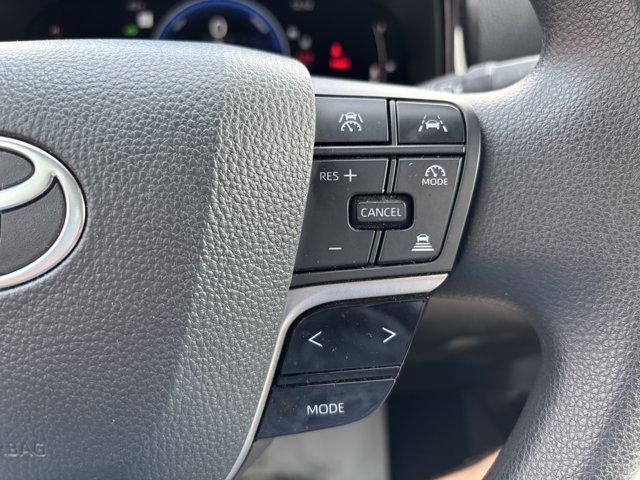 2025 Toyota Camry LE (SE)