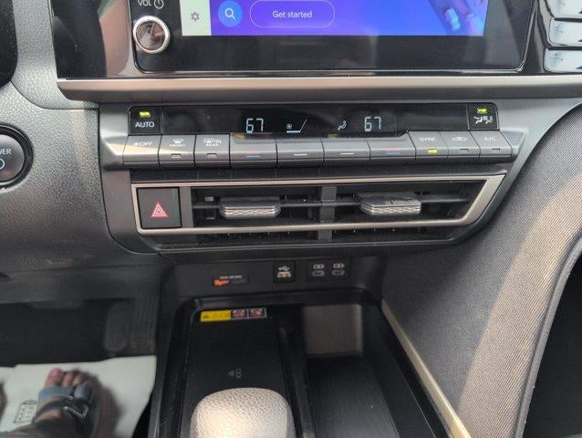 2025 Toyota Camry LE (SE)