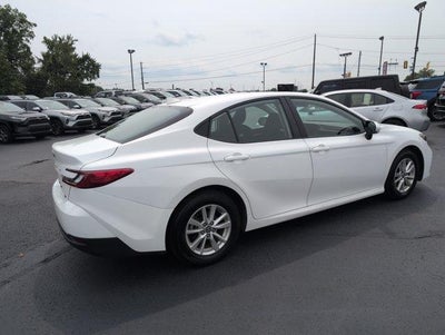 2025 Toyota Camry LE (SE)