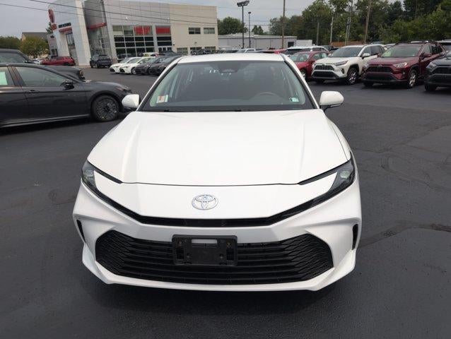 2025 Toyota Camry LE (SE)