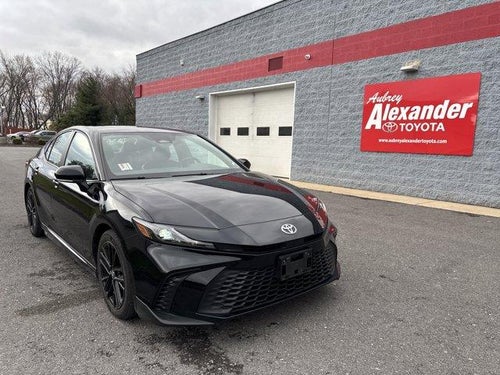 2025 Toyota Camry SE (SE)