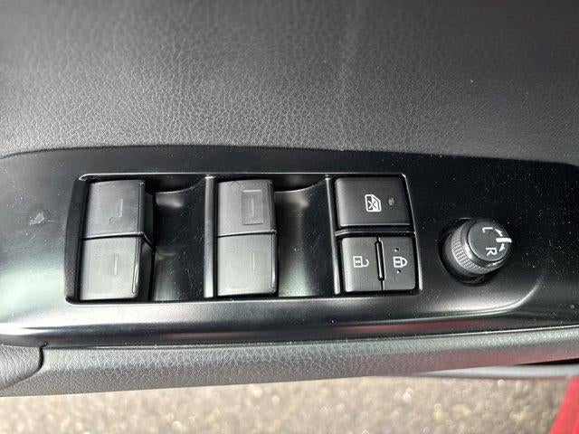 2025 Toyota Camry SE AWD (Natl)