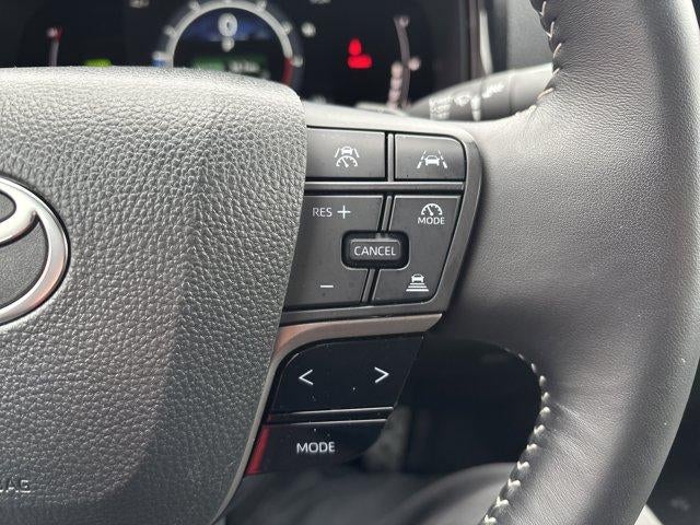 2025 Toyota Camry SE AWD (Natl)