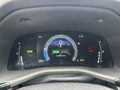 2025 Toyota Camry SE AWD (Natl)