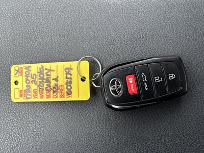 2025 Toyota Camry SE AWD (Natl)