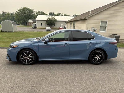 2024 Toyota Camry SE Auto (SE)