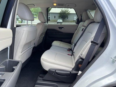 2025 Nissan Pathfinder SL 4WD