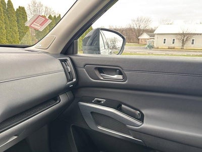 2025 Nissan Pathfinder SL 4WD