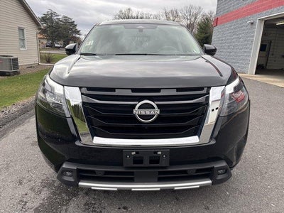 2025 Nissan Pathfinder SL 4WD