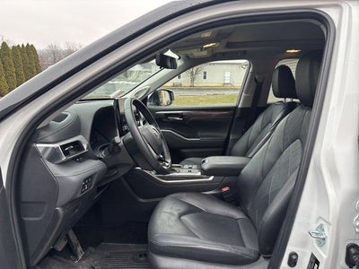 2025 Toyota Highlander Hybrid Platinum AWD (Natl)