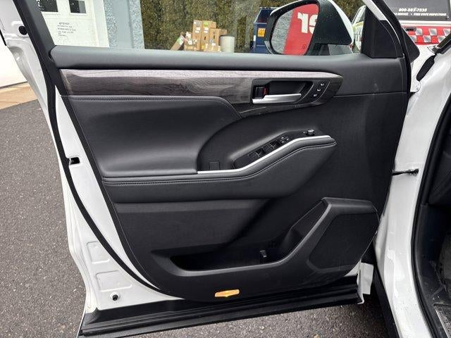 2025 Toyota Highlander Hybrid Platinum AWD (Natl)