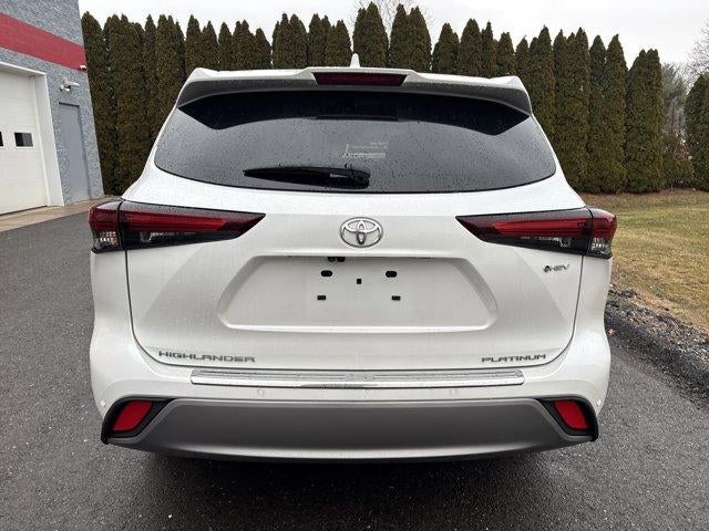 2025 Toyota Highlander Hybrid Platinum AWD (Natl)
