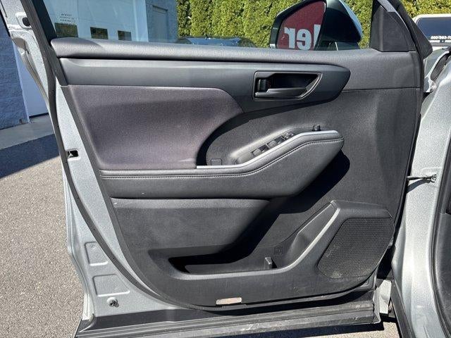 2024 Toyota Highlander LE AWD (SE)