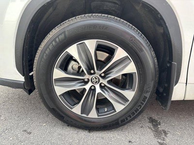 2024 Toyota Highlander LE AWD (SE)