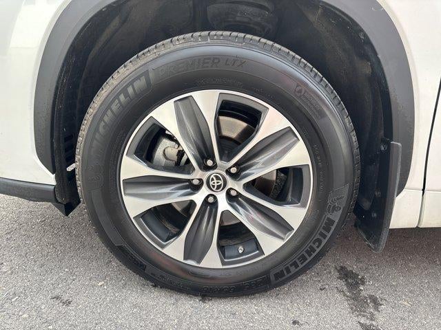 2024 Toyota Highlander LE AWD (SE)