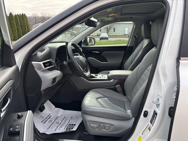 2024 Toyota Highlander LE AWD (SE)