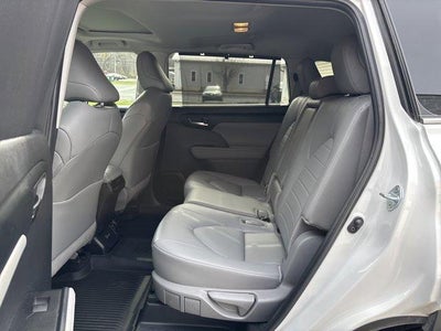 2024 Toyota Highlander LE AWD (SE)