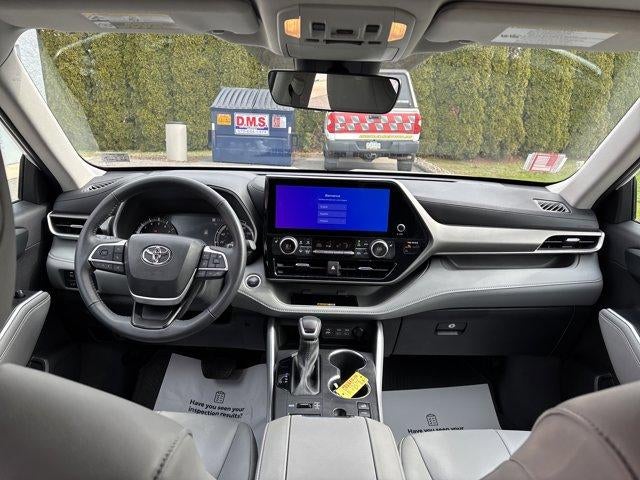 2024 Toyota Highlander LE AWD (SE)