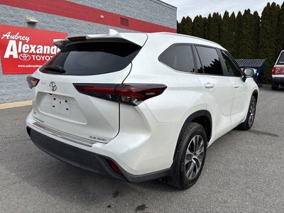 2024 Toyota Highlander LE AWD (SE)