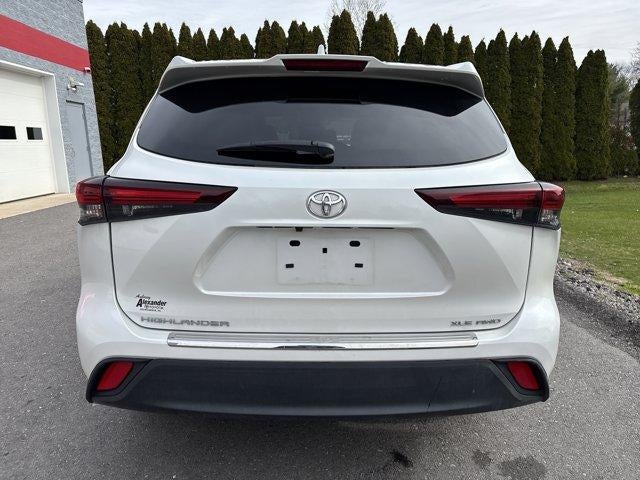 2024 Toyota Highlander LE AWD (SE)