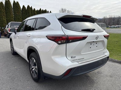 2024 Toyota Highlander LE AWD (SE)