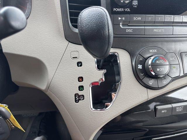 2013 Toyota Sienna 5dr 8-Pass Van V6 LE FWD (Natl)
