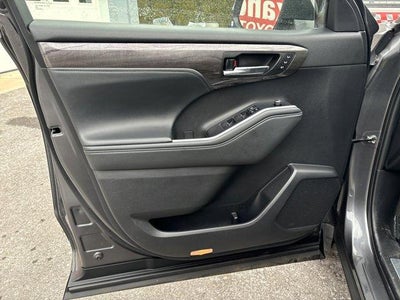 2022 Toyota Highlander Hybrid Limited AWD (Natl)