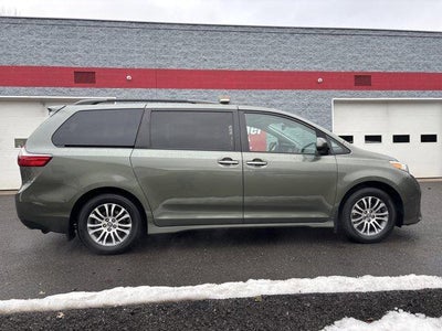 2020 Toyota Sienna XLE FWD 8-Passenger (Natl)