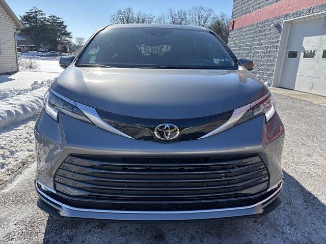 2026 Toyota Sienna Limited AWD 7-Passenger (GS)
