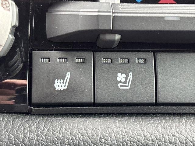 2025 Toyota Tundra 4WD 4WD Limited CrewMax 5.5' Bed (Natl)