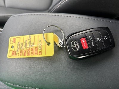 2025 Toyota Corolla Cross XLE 4WD (Natl)
