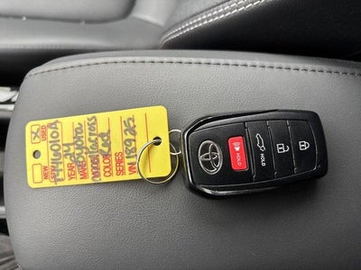 2024 Toyota Corolla Cross XLE 4WD (Natl)