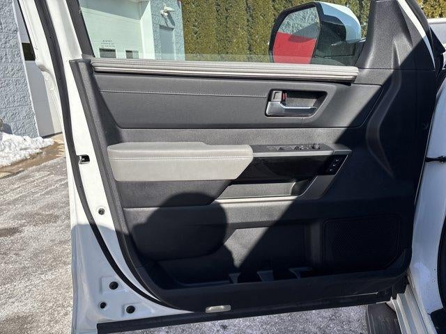 2023 Toyota Sequoia Limited 4WD (SE)