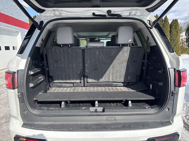 2023 Toyota Sequoia Limited 4WD (SE)