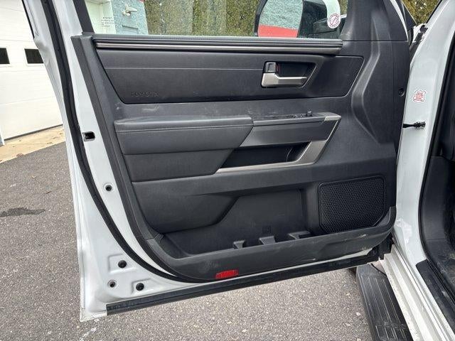 2025 Toyota Sequoia SR5 4WD (SE)