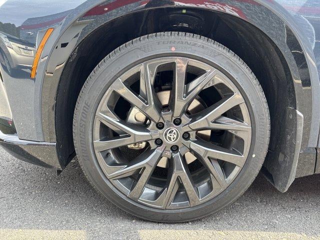 2025 Toyota Crown Signia Limited AWD (Natl)