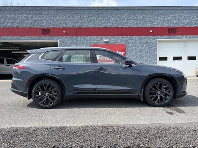 2025 Toyota Crown Signia Limited AWD (Natl)