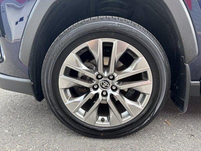 2020 Toyota RAV4 XLE Premium AWD (Natl)
