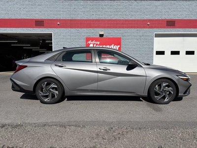 2025 Hyundai ELANTRA Limited IVT
