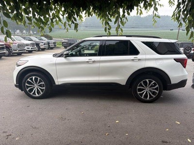 2025 Ford Explorer ST-Line 4WD